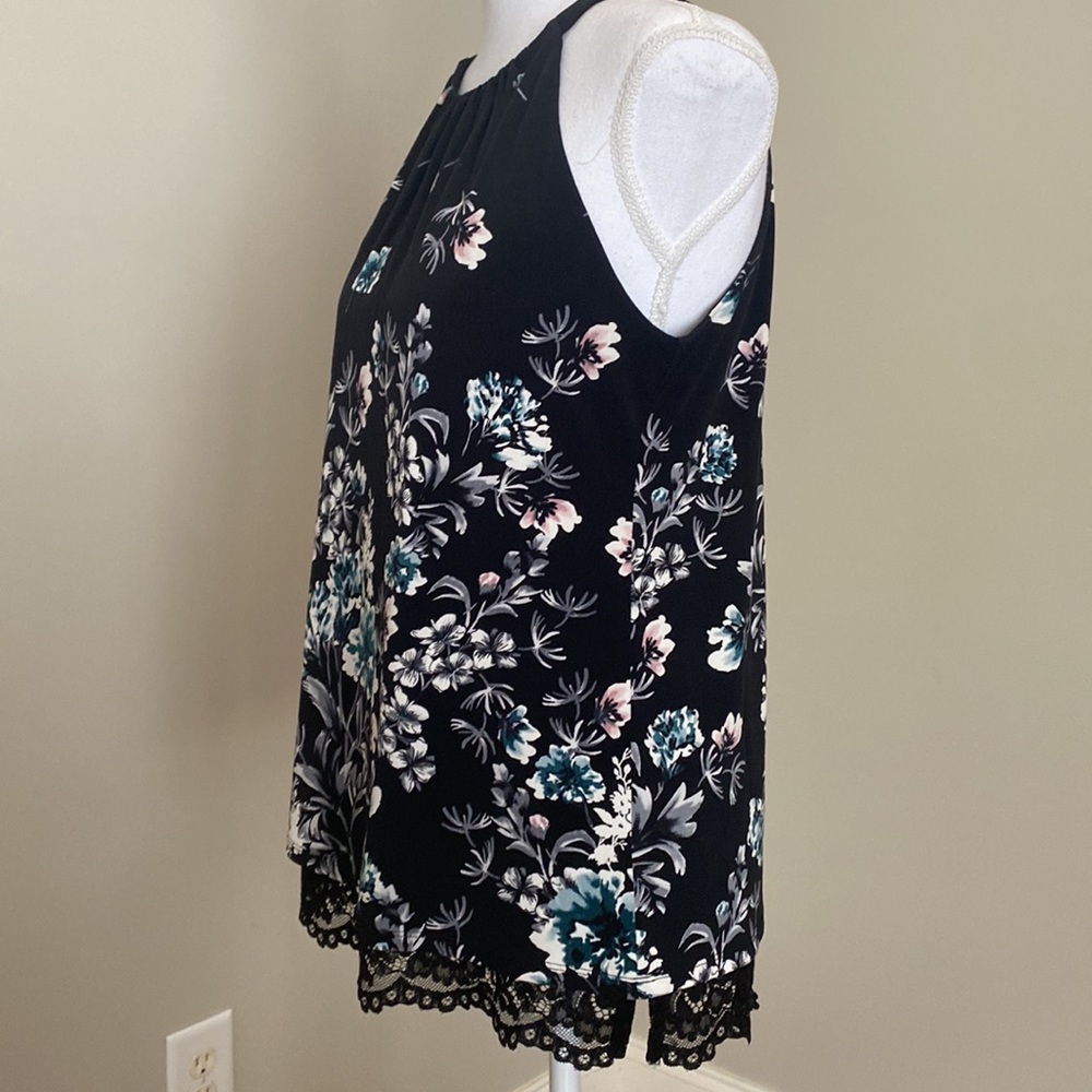 Black Floral Sleeveless Top With High Neck & Lace Hem Detail - Picture 4 of 8